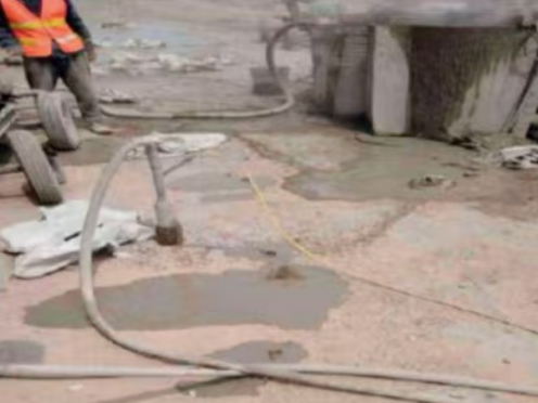 米脂水泥混凝土路面板底注浆技术 路面脱空注浆整治方案