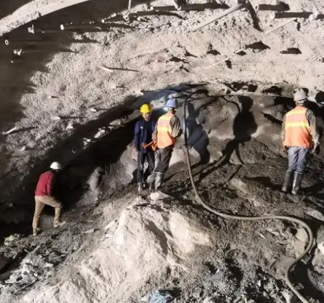 米脂隧道拱顶带模注浆料，微膨胀注浆料的特点及施工工艺